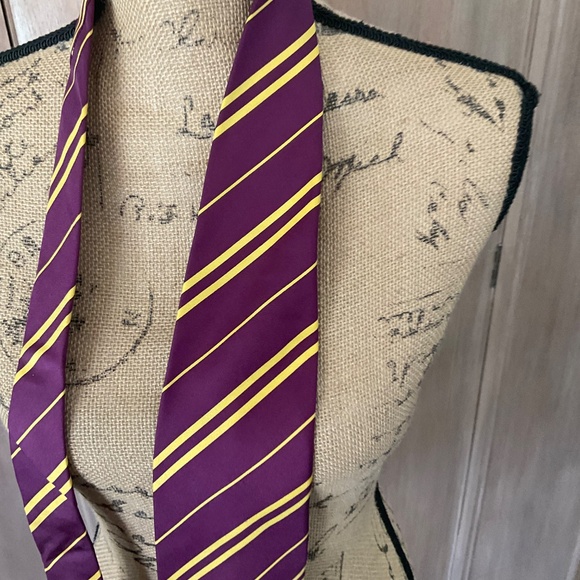 Harry Potter Silk Adult Gryffindor Tie purple yellow stripe - Picture 9 of 11